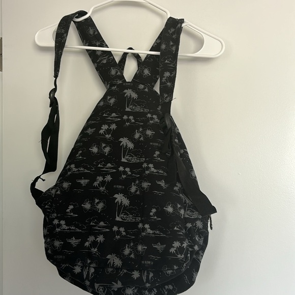 Tag Aloha (Hawaiian brand) day backpack, gently used - Picture 3 of 6